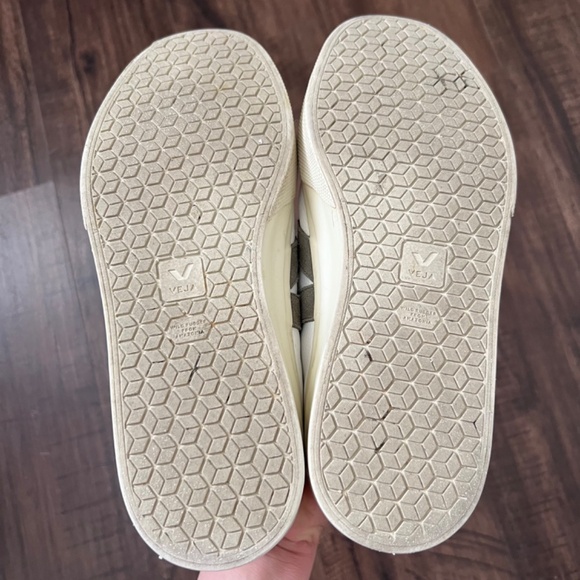 Veja Campo Sneaker size 10 - Picture 11 of 14